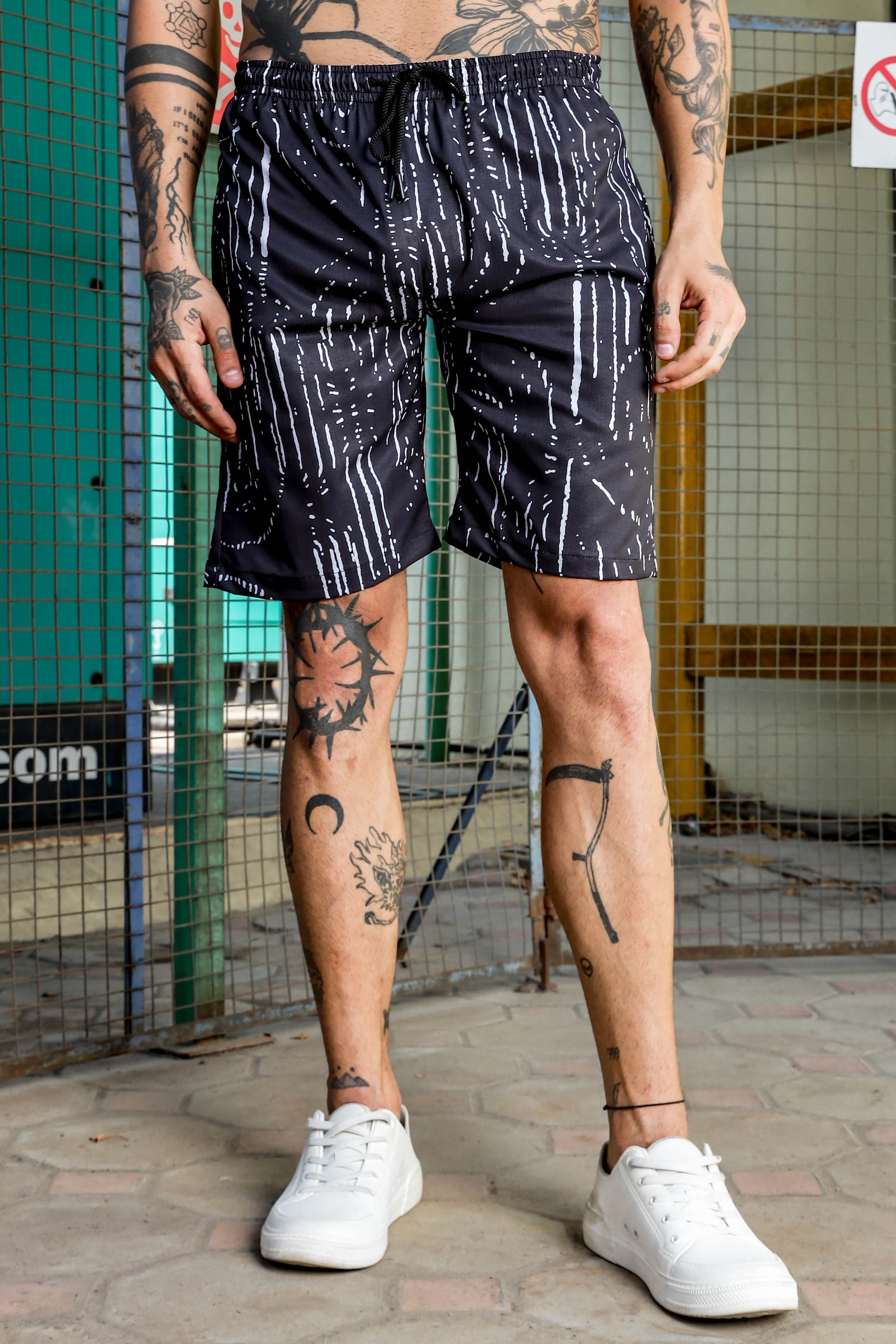 Black Geometric Print Textured Fabric Relaxed Fit Shorts