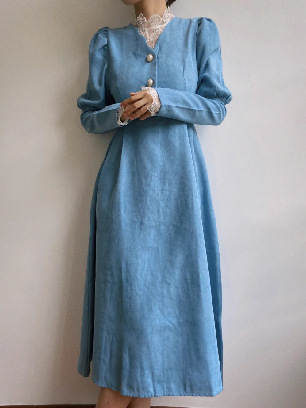 Lace Lamb Sleeve Midi Dress