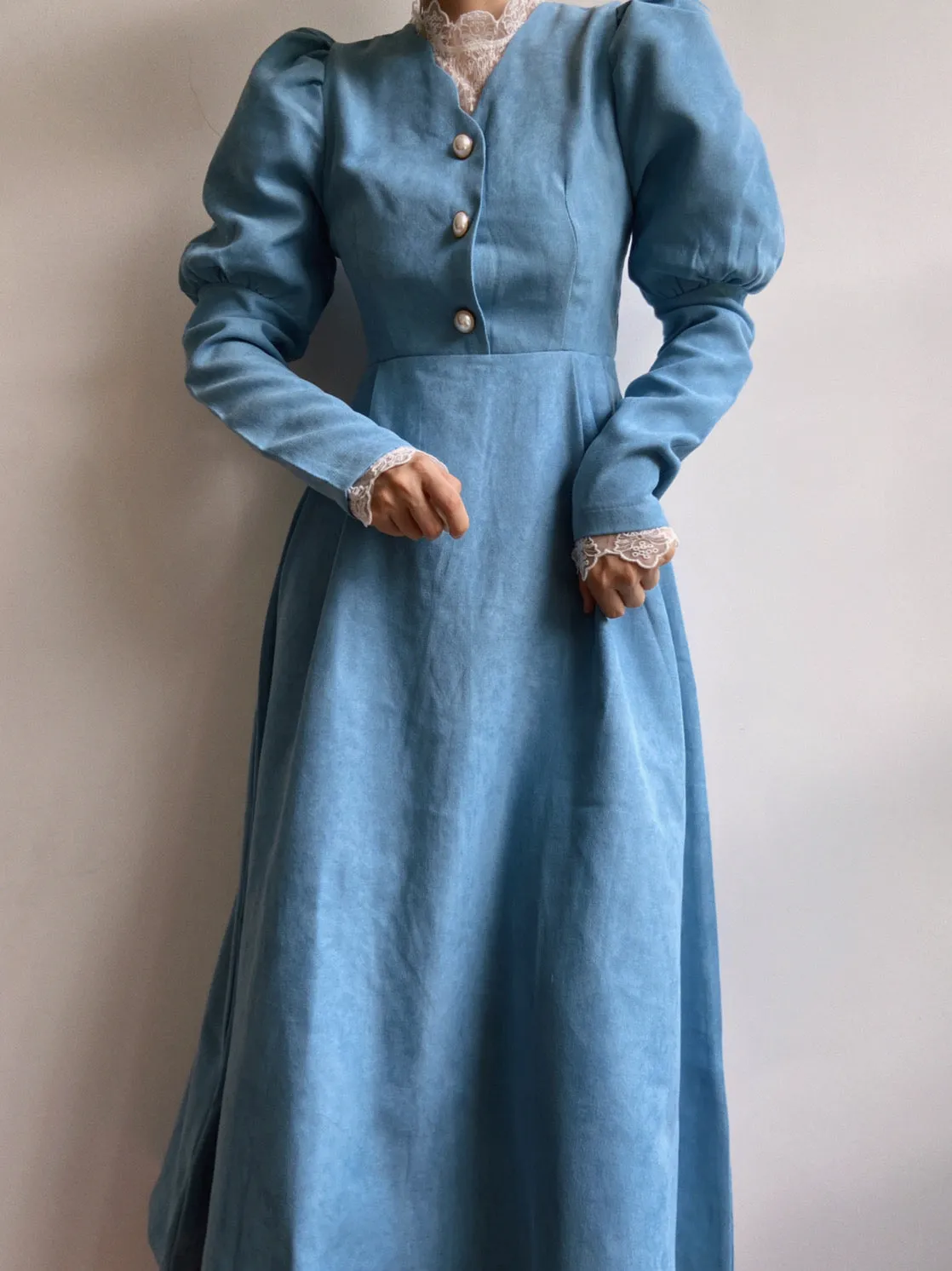 Lace Lamb Sleeve Midi Dress
